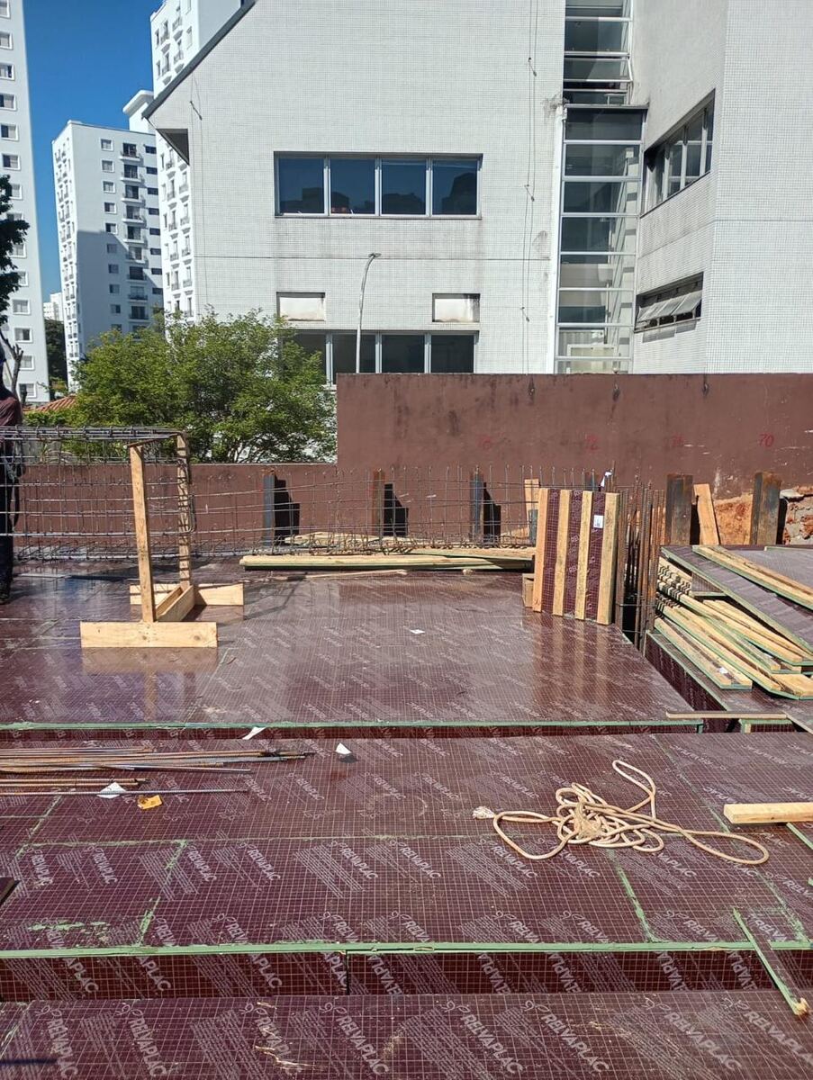 Armação de laje com vista da cidade